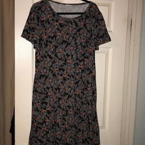 Lularoe Carly ? Dress gray flowers hi lo red L